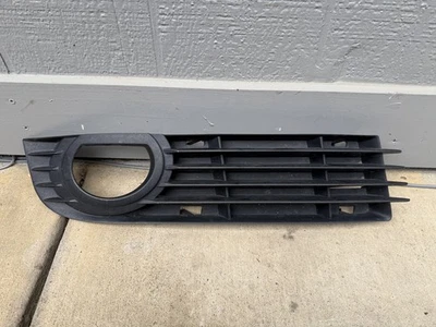 Cubierta de rejilla exterior inferior del parachoques delantero Audi A8 4E0-807-682-AD 2006 2007 Foto 1 de 4