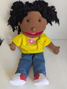 Puppet Company UK große Mädchen Handpuppe schwarze Haare 22 Zoll - Bild 1 von 4