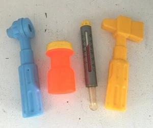  Vintage 4-teiliges Fisher Price medizinisches Set Arzt Krankenschwester Spielset nur Teile - Bild 1 von 1