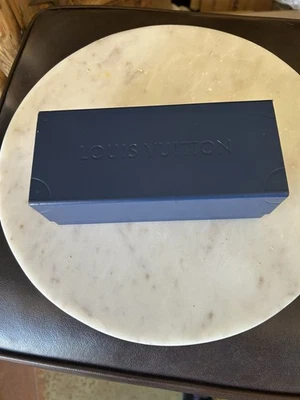 Чехол для солнцезащитных очков Louis Vuitton с магнитной застежкой темно-синий пустой - Изображение 1 из 4