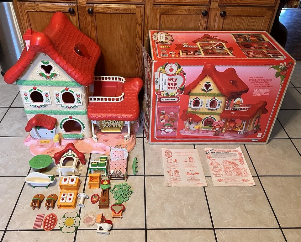 Pastel corto de fresa vintage BERRY HAPPY HOME y caja original - ¿EXCELENTE completo? Foto 1 de 4