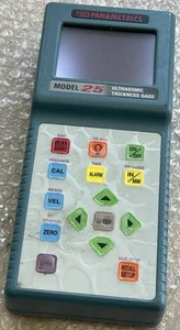 Misuratore di spessore ad ultrasuoni PANAMETRICS modello 25 non testato così com'è - Foto 1 di 9