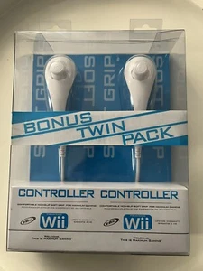 Wii Nunchuck Controllers Bonus Twin Pack Set 2008 Video Game Controller Pack - Picture 1 of 2