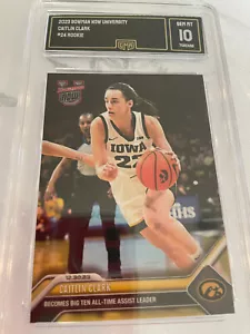 CAITLIN CLARK IOWA 2023 BOWMAN NOW UNIVERSITY ROOKIE RC # 24 GRADO 10 L@@K - Foto 1 di 2