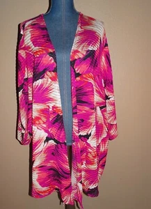Catherine's rosa Blumenmuster Blütenblätter Weizennetz drapiert offen Kimono Jacke Größe 3X - Bild 1 von 3