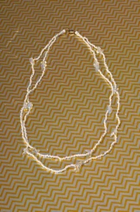 Trendige Halskette African Style tweiß aus Glasperlen handgefertigt - Picture 1 of 2