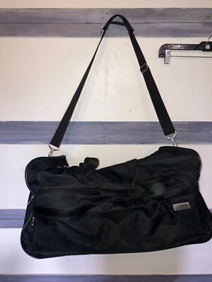 Дорожная спортивная сумка на колесиках Protégé 26 дюймов с ручкой и плечевым ремнем - черная - Изображение 1 из 4