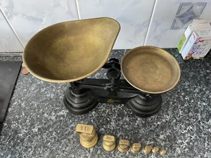 VINTAGE BRASS & CAST IRON KITCHEN WEIGH SCALES & Weights - Picture 1 of 4