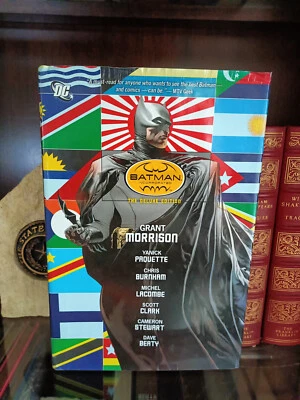 Batman Incorporated_Deluxe Edn_Grant Morrison_HCDJ_2012_1st Printing_Very Good Foto 1 de 4