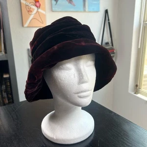 Whimsical chic crushed Velvet Burgundy Bucket Hat- Isabella Fiore - 90s - Picture 1 of 5