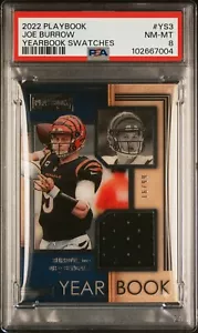 2022 PANINI PLAYBOOK JOE BURROW BENGALS YEARBOOK SWATCHES /99 PSA 8 - Bild 1 von 2