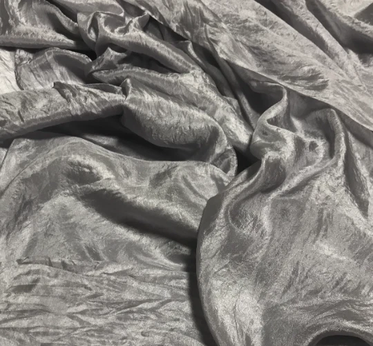 Tela HABOTAI de seda china gris perla teñida a mano Foto 1 de 1