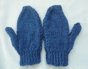 HandKnitted Child's Mittens age 2-4 years  Brand New. only 99p in Dark Blue - Picture 1 of 1