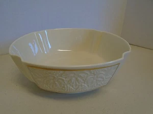 Lenox Weinblatt Quadrat Servier Pasta Schüssel Creme getrimmt in Gold 10" - Bild 1 von 5