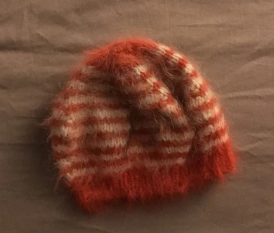 Gorra Supersoft Child’s Mohair ROJA Y BLANCA Tejida Otoño Invierno Foto 1 de 2