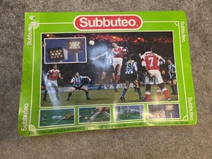 Subbuteo Set Arsenal Sheffield Mercoledì Con Proiettori Vintage Retrò Raro - Foto 1 di 18