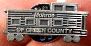 Pin de metal de recuerdo de vagón de tren de cola Monroe of Green County Wisconsin de colección - Imagen 1 de 3