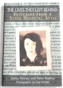 The Lives They Left Behind: Suitcases From A State Hospital Attic - Imagen 1 de 1