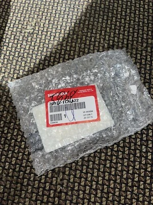 New! 36931-TLA-A22 OEM 2017-2019 Honda CR-V Blind Spot Sensor Radar Module (6Wir - Image 1 of 4