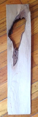 Pieza rescatada de madera vintage de 15 3/4" de alto x 3 5/8" de ancho Foto 1 de 4