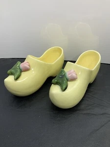 Pair 2 Vintage Yellow Dutch Shoe Planters w/Pink Rose Ceramic McCoy Unbranded - Picture 1 of 19