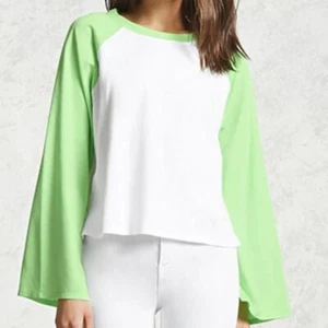 Forever 21 T Shirt Womens Size Small Flare Long Sleeve White Green Casual - Picture 1 of 4