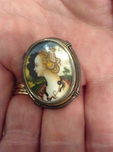 PIN/BROCHE COLGANTE DE RETRATO ANTIGUO PINTADO A MANO EN MINIATURA. CLEOPATRA CON ASPS? - Imagen 1 de 3