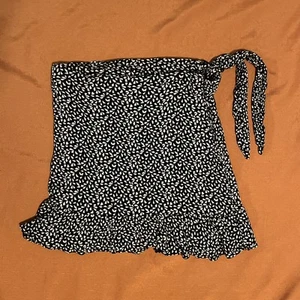 GB Girls Skirt Size Large Zips On Side Lined Black And White Floral Print - Picture 1 of 9