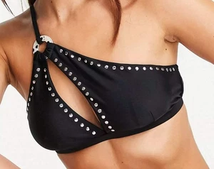 Top de bikini River Island con detalle de tachuelas recortadas - Imagen 1 de 13