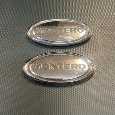 Placa de identificación con logotipo emblema guardabarros lateral Mitsubishi Montero 2001-06 Foto 1 de 4