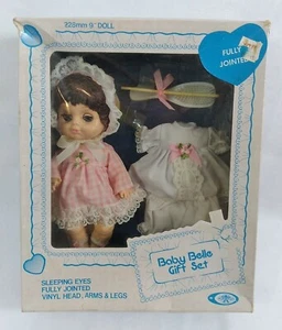 Vintage 1979 Neu im Karton ""Baby Belle Geschenkset"" Puppenspielset - Bild 1 von 11