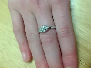 New 9ct White Gold 15pt CLUSTER DIAMOND ENGAGEMENT RING Ex-High Street 9 Carat - Picture 1 of 5