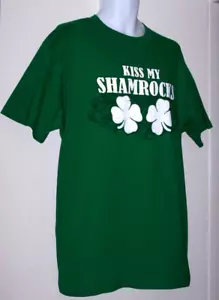 Camiseta Para Hombre Talla L 100% Algodón Día de San Patricio Besa mis Tréboles Verde - Imagen 1 de 3