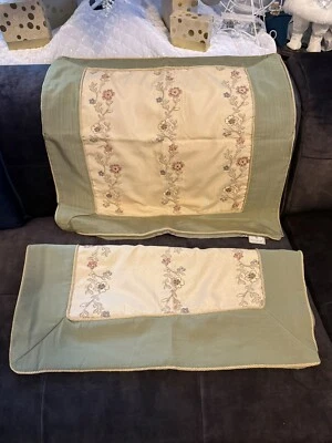JUEGO DE 2 FUNDAS DE ALMOHADA WATERFORD VERDE BORDADO FLORAL CREMALLERA EURO SHAMS Foto 1 de 4