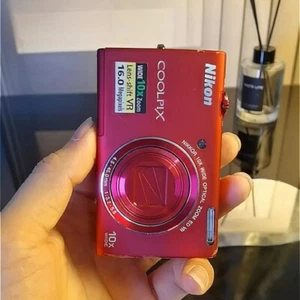 Nikon COOLPIX S6200 Digital Camera 1080i HD Video Recording Viewfinder Red - Picture 1 of 11