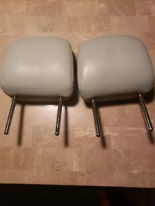 7191047130G0 10 to 15 Toyota Prius Front Set of Left, Right Headrests Head Rest - Picture 1 of 2