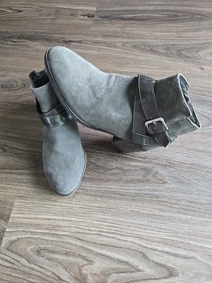 Womens White Mountain Gray Bootie Size 7 M - Image 1 of 4