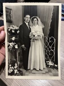 PHOTO MARIAGE Années 60' - 24/18 - Décor floral, très jolie mariée