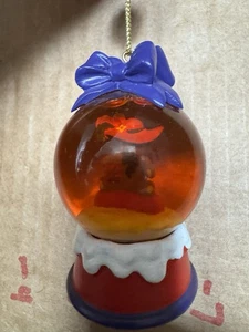 The Danbury Mint Red Hat Society Ornament Collection Ruby Bear Schneekugel - Bild 1 von 9