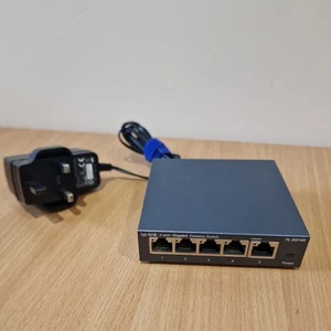 TP-Link TL-SG105 5-Port Gigabit Ethernet Switch Hub Desktop - Picture 1 of 3