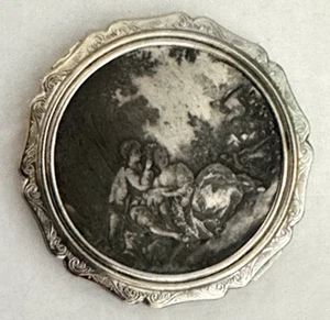 Vintage STRATTON England SILVER Compact ETCHED Chased TEXTURED Figural - Picture 1 of 5