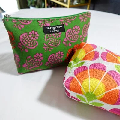 Conjunto de bolsas de cosméticos Marimekko X Clinique bolsas superiores florales con cremallera verde rosa naranja Foto 1 de 4
