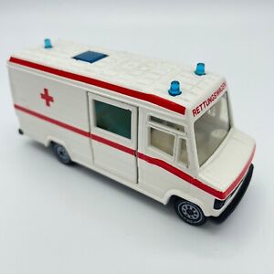 Siku Mercedes-Benz 809D Rettungswagen Ambulance