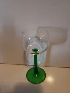 Luminarc 4 Oz Emerald Green Long Stem 6 1/2" Wine Glass Stamped France - Picture 1 of 4