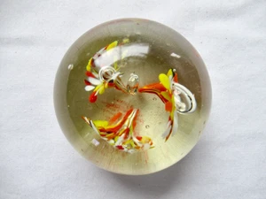 Gelb Orange & Weiß Mini 2,25 in Kunst Glas Blume Briefbeschwerer - Bild 1 von 5
