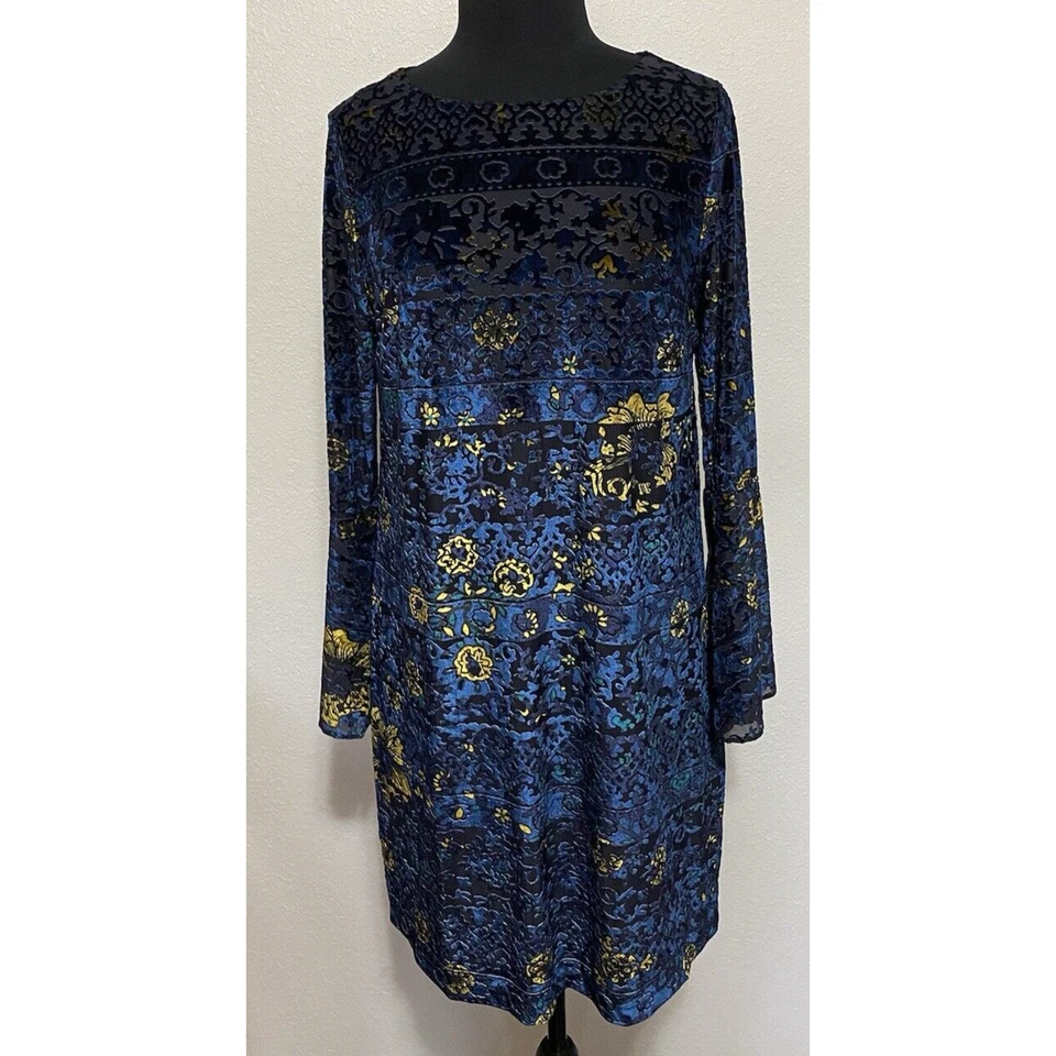 Nuevo con etiquetas Vestido Oscuro Eci NY Mediano Floral Terciopelo Flutter Mangas Campana Boho Capricho Foto 1 de 4
