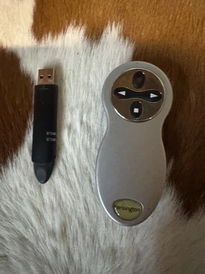 Control remoto láser inalámbrico Kensington 33062 Pocket Presenter con receptor USB Foto 1 de 2