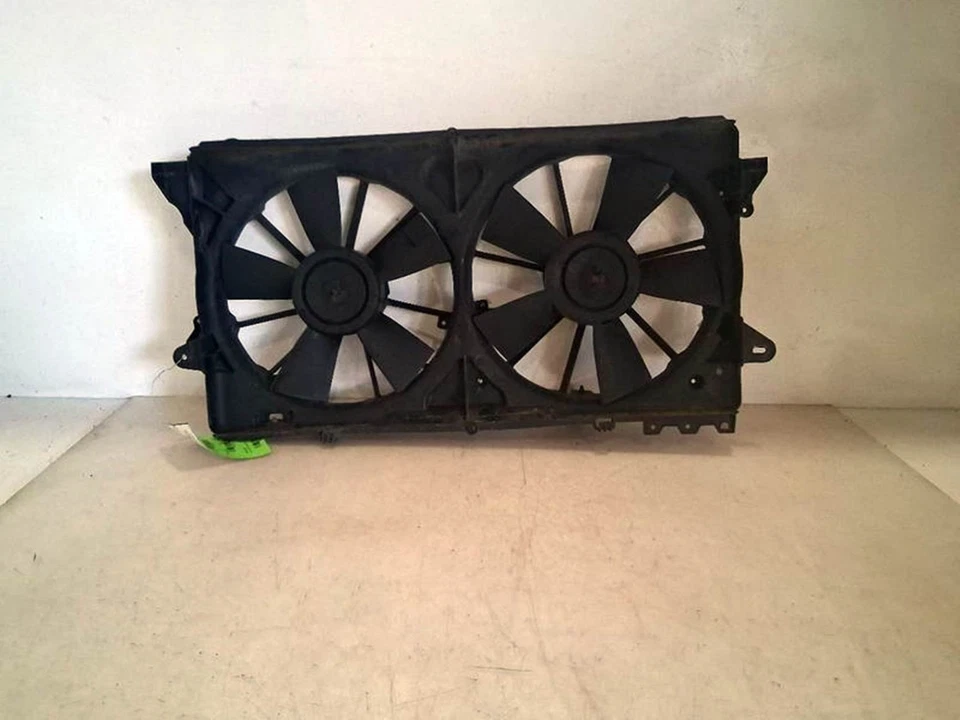 Conjunto de ventilador de refrigeración del radiador Ford Expedition 2010-2017 fabricante de equipos originales Foto 1 de 4