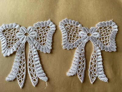 11 PCS LOVELY OFF WHITE BOW MEDALLION RAYON VENISE APPLIQUE - Image 1 of 3