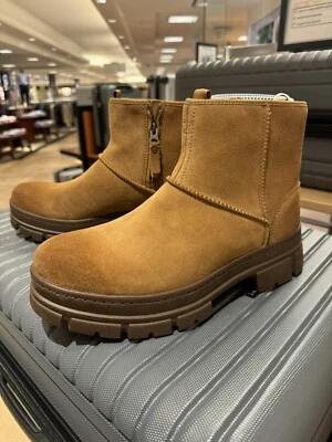 Bota clásica UGG Skyview para hombre, gamuza castaño, talla 10 Foto 1 de 4